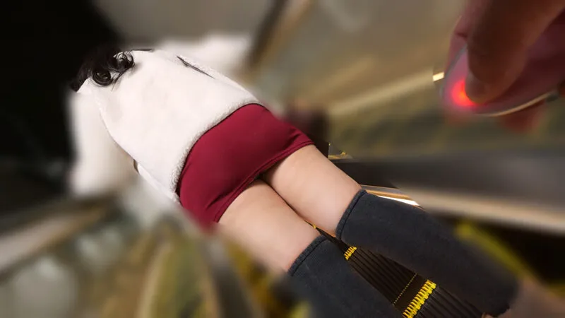塚田しおりのニーソックス・ミニスカ画像（cemd00822）#3