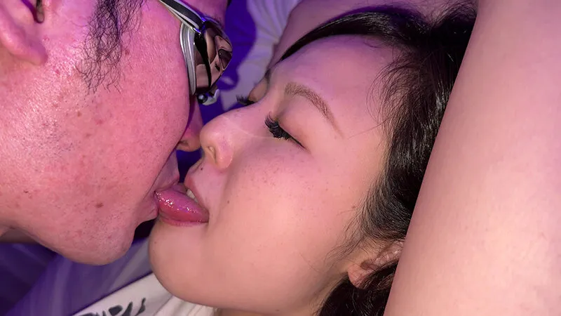 横山夏希のレズビアン・キス画像（h_1651y00291）#1
