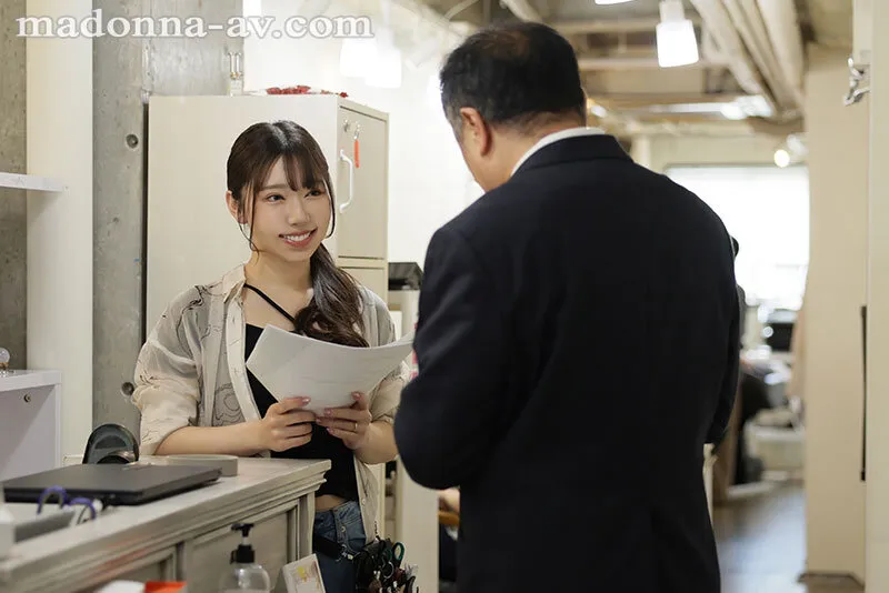 さつき芽衣のスーツ・Fカップ画像（jur00666）#1